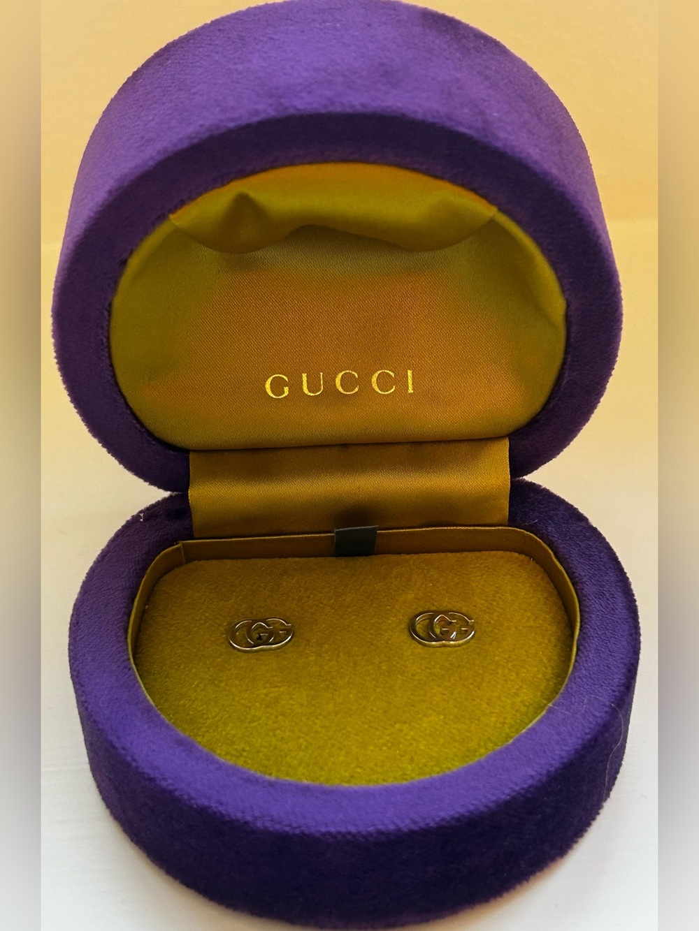 Authentic Gucci 18K White Gold Running GG Stud Earrings - New In Box